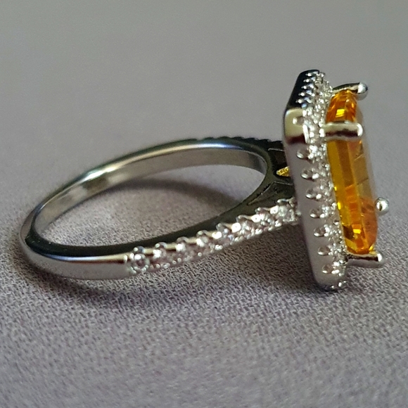 Gorgeous Yellow Diamond Ring - Picture 2 of 5